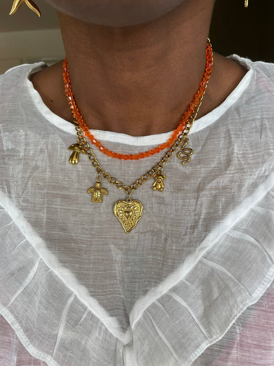 Quel collier porter selon la forme de ton col de top ? Guide pratique