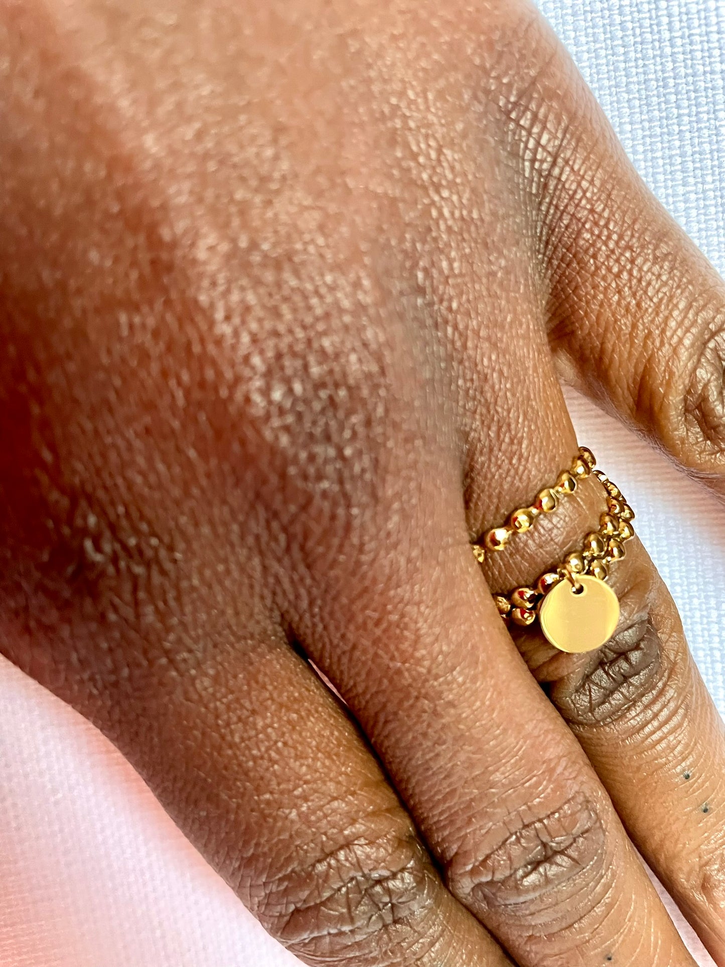 Bague acier inoxydable avec médaille à graver porté 1- Pragma - bijoux personnalisés