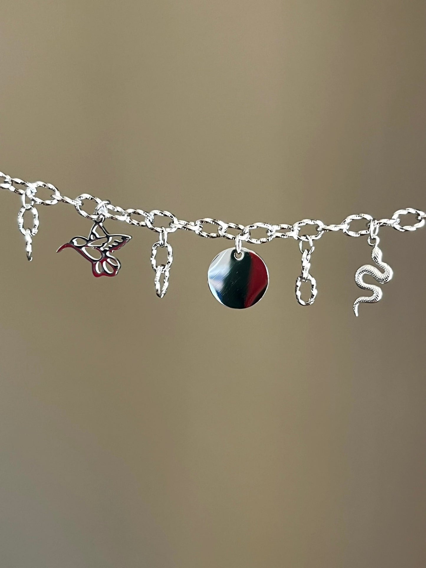 Bracelet charms personnalisable Médaille gravée argenté mailles pendantes