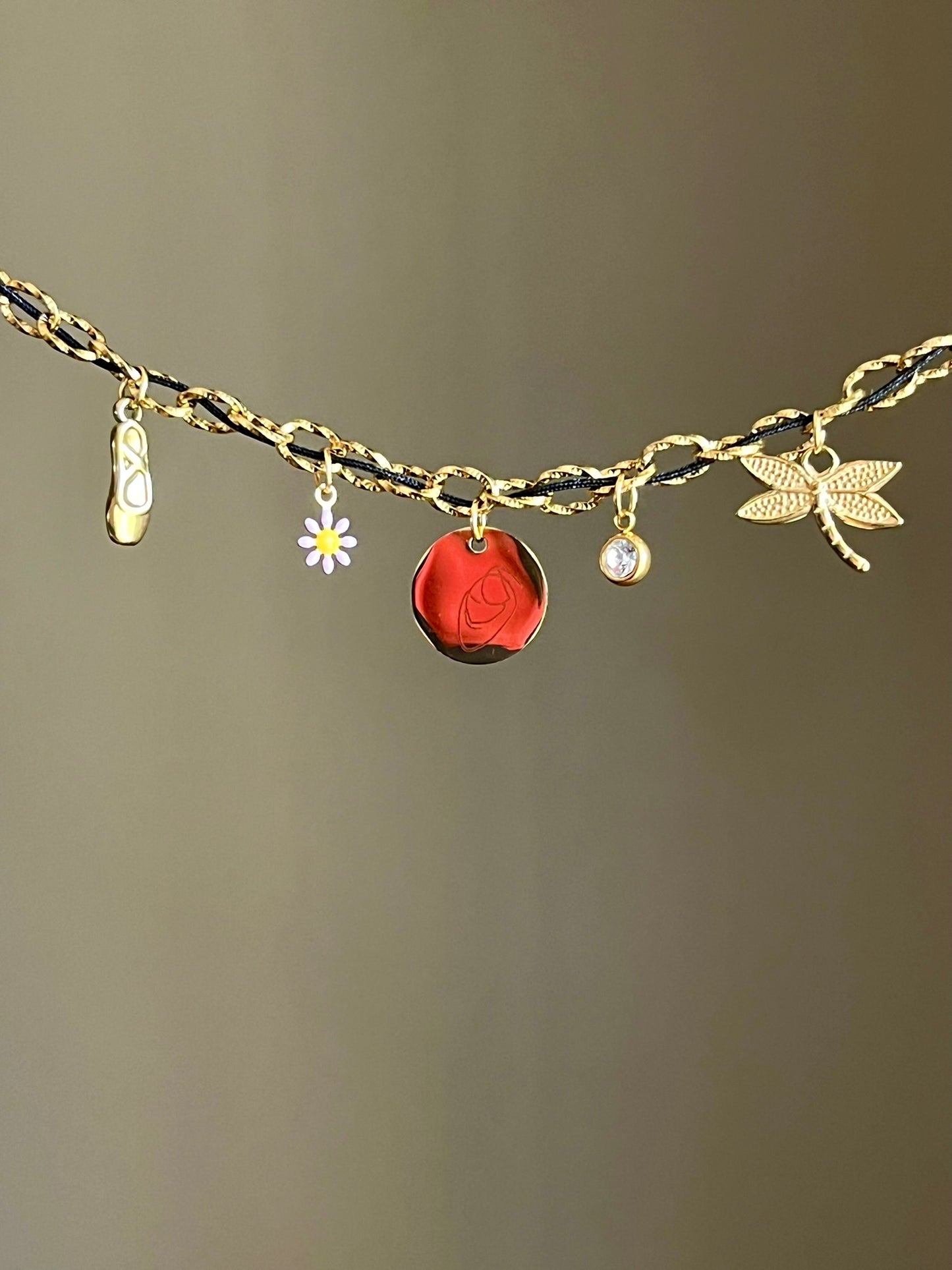 Bracelet charms personnalisable Médaille gravée doré mailles pendantes