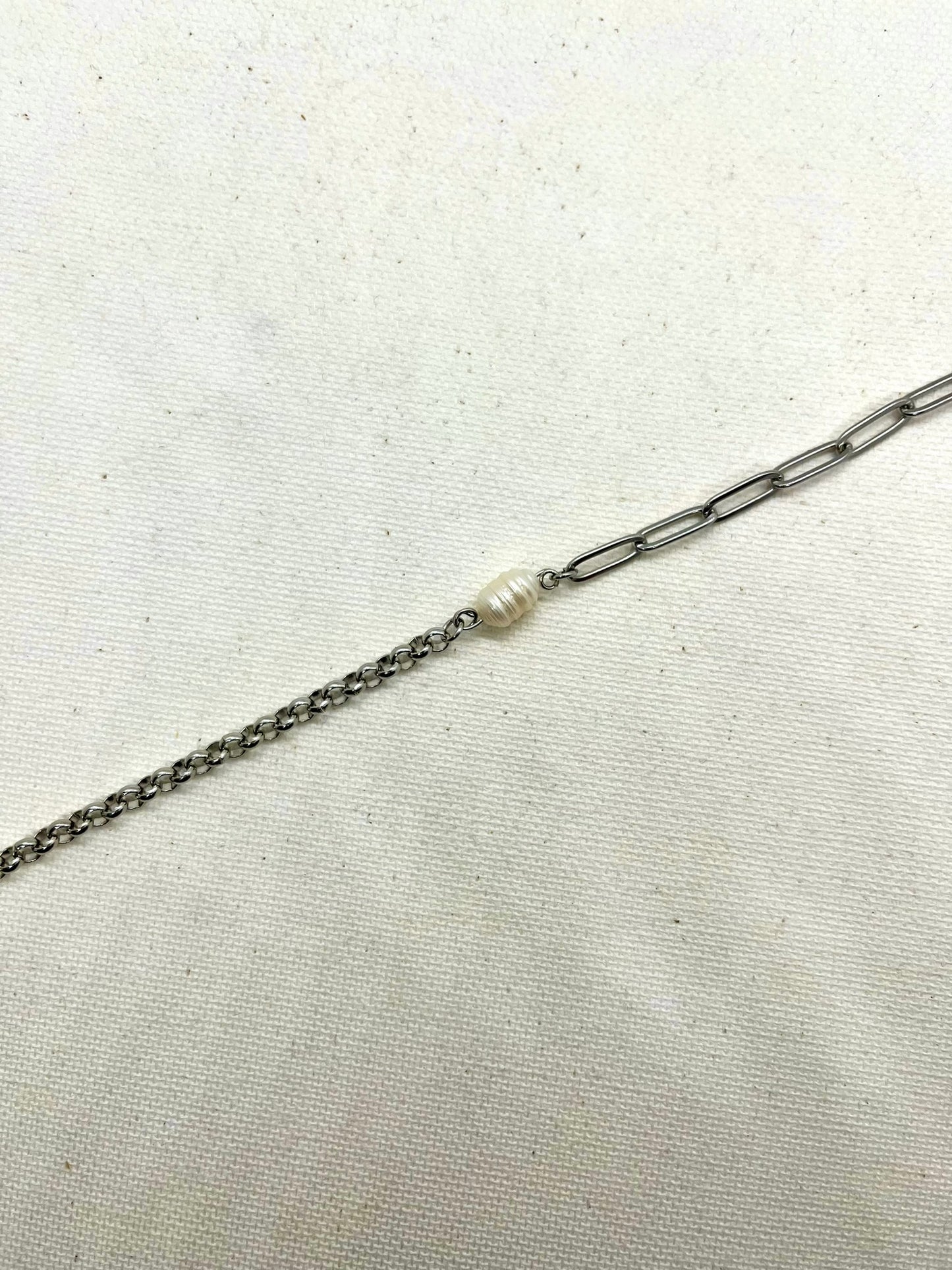 Bracelet perle d'eau douce mailles asymétriques mailles trombones et rondes acier inoxydable argentées -TRIDON