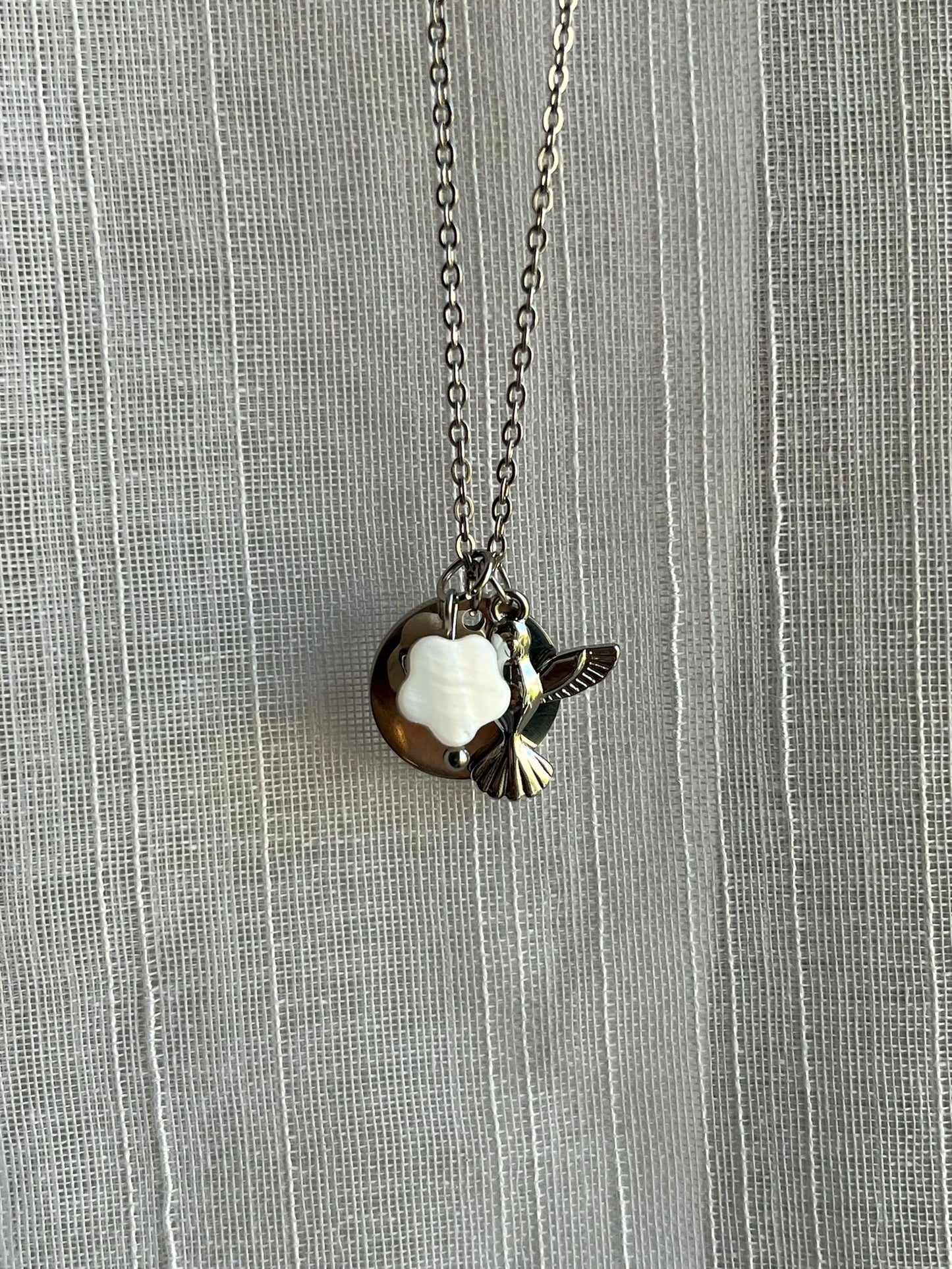 Collier charms pendentif médaille gravée argenté