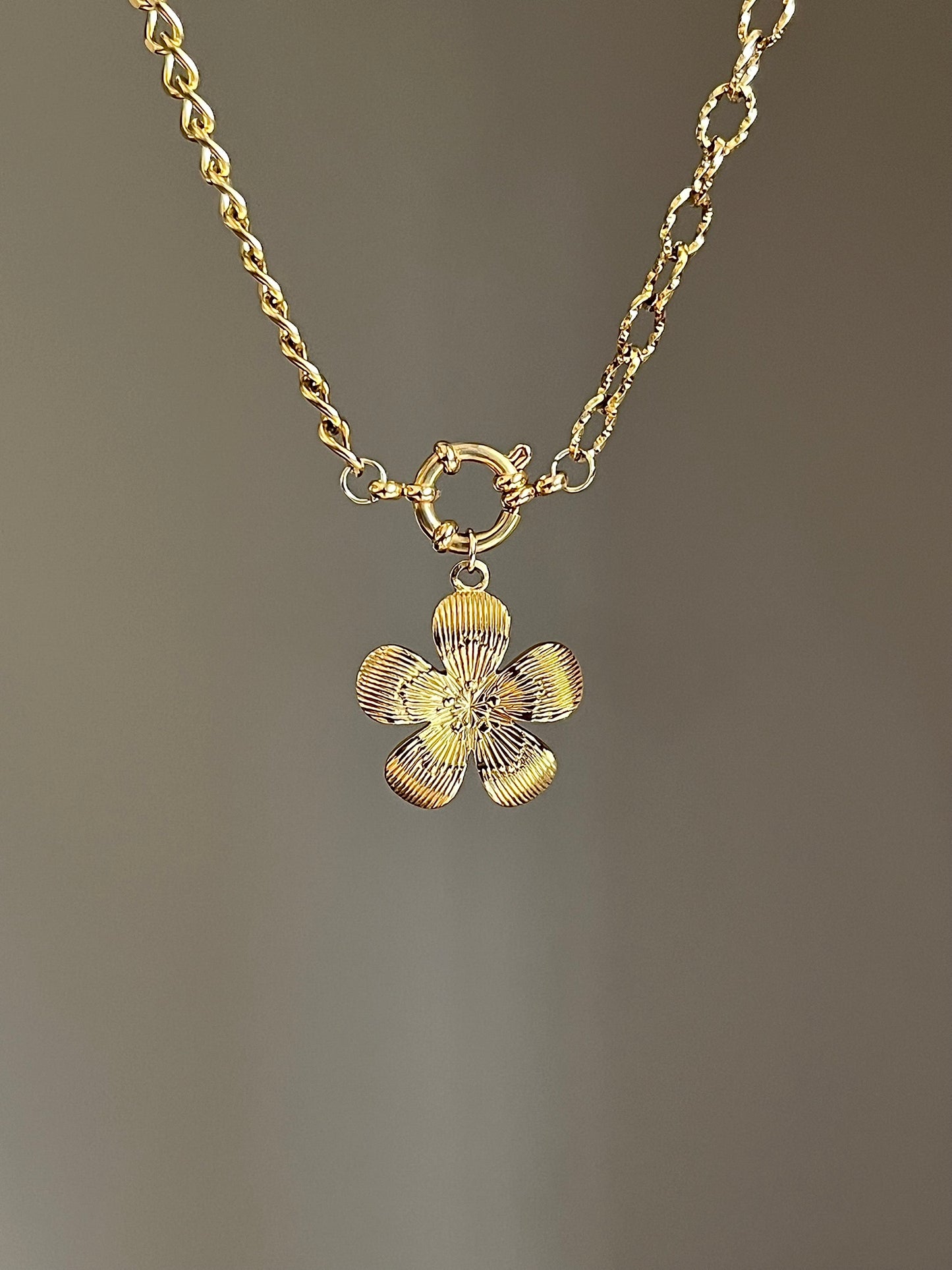 Collier charms personnalisable asymétrique doré