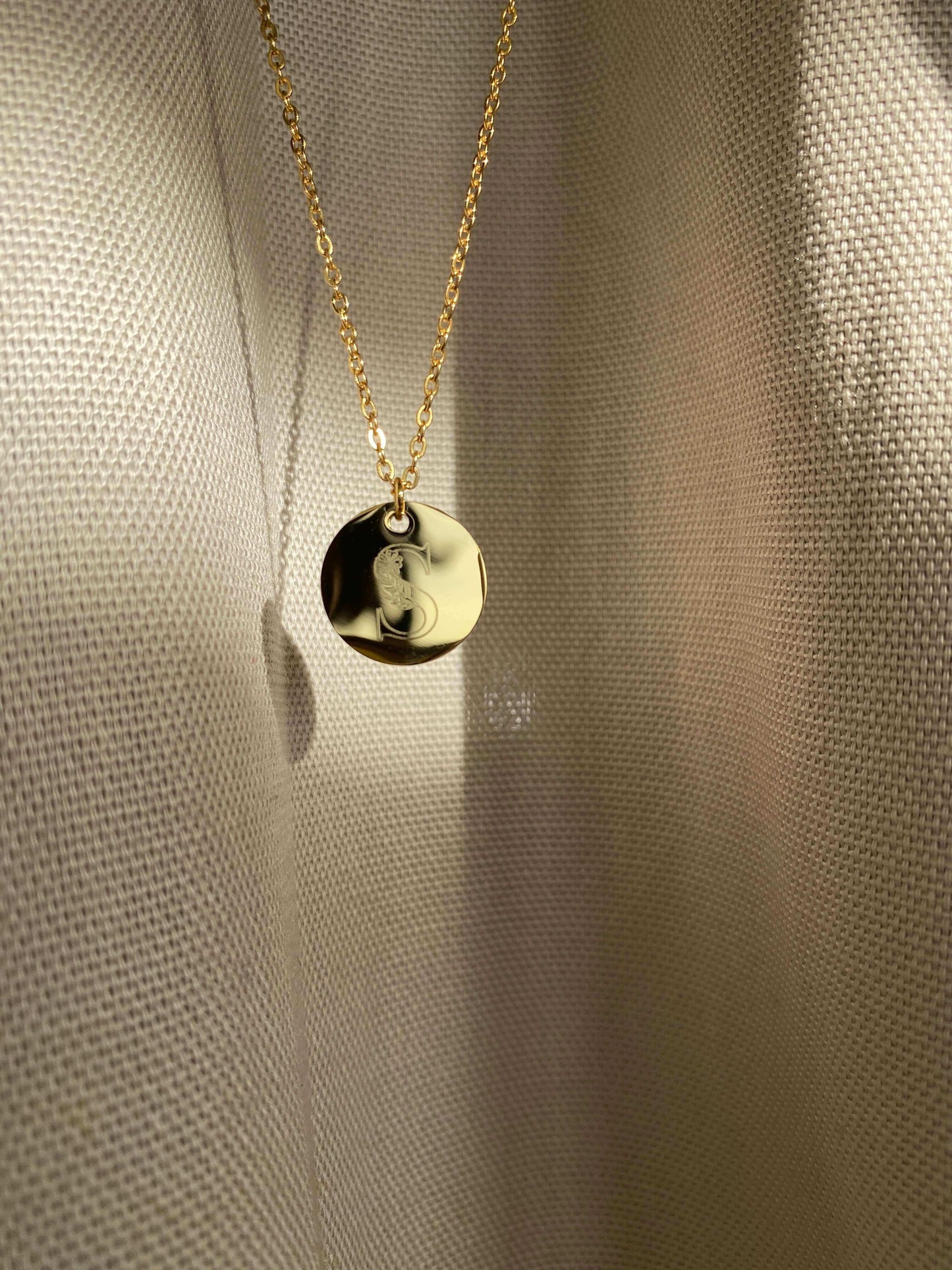 Collier personnalisé initiale fleurie - FLEUR - Chouette Merveille bijoux personnalisé