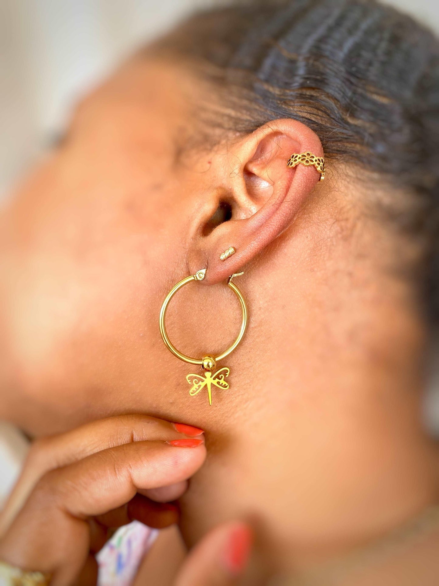 Créoles breloque libellule ELILA - bijoux acier inoxydable