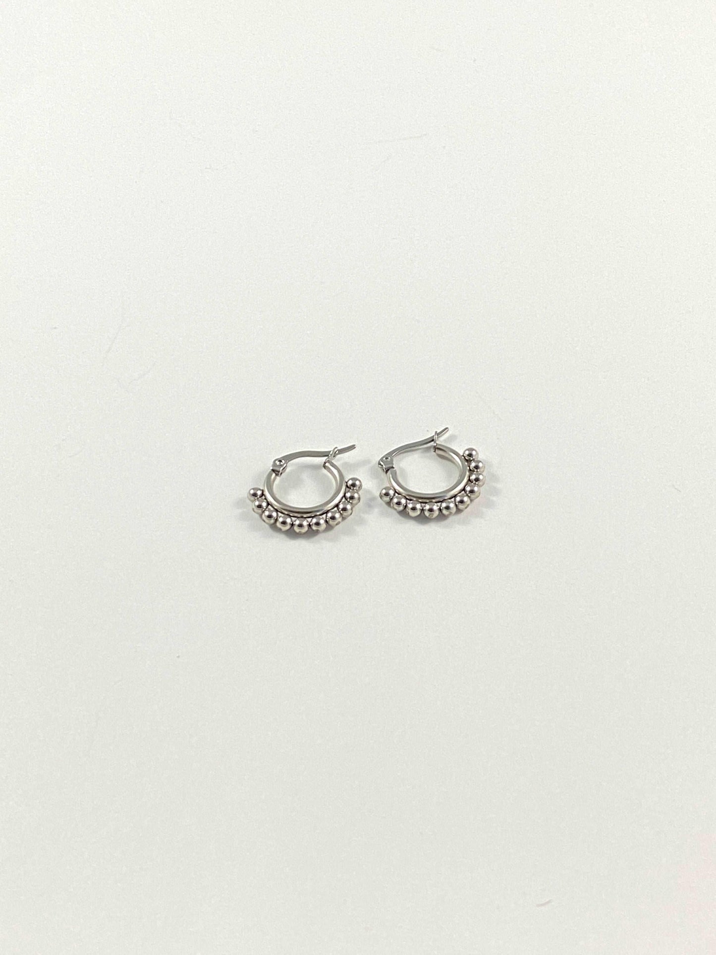 Boucles d'oreilles créoles LINDA argent boules bohème -- bijoux acier inoxydable