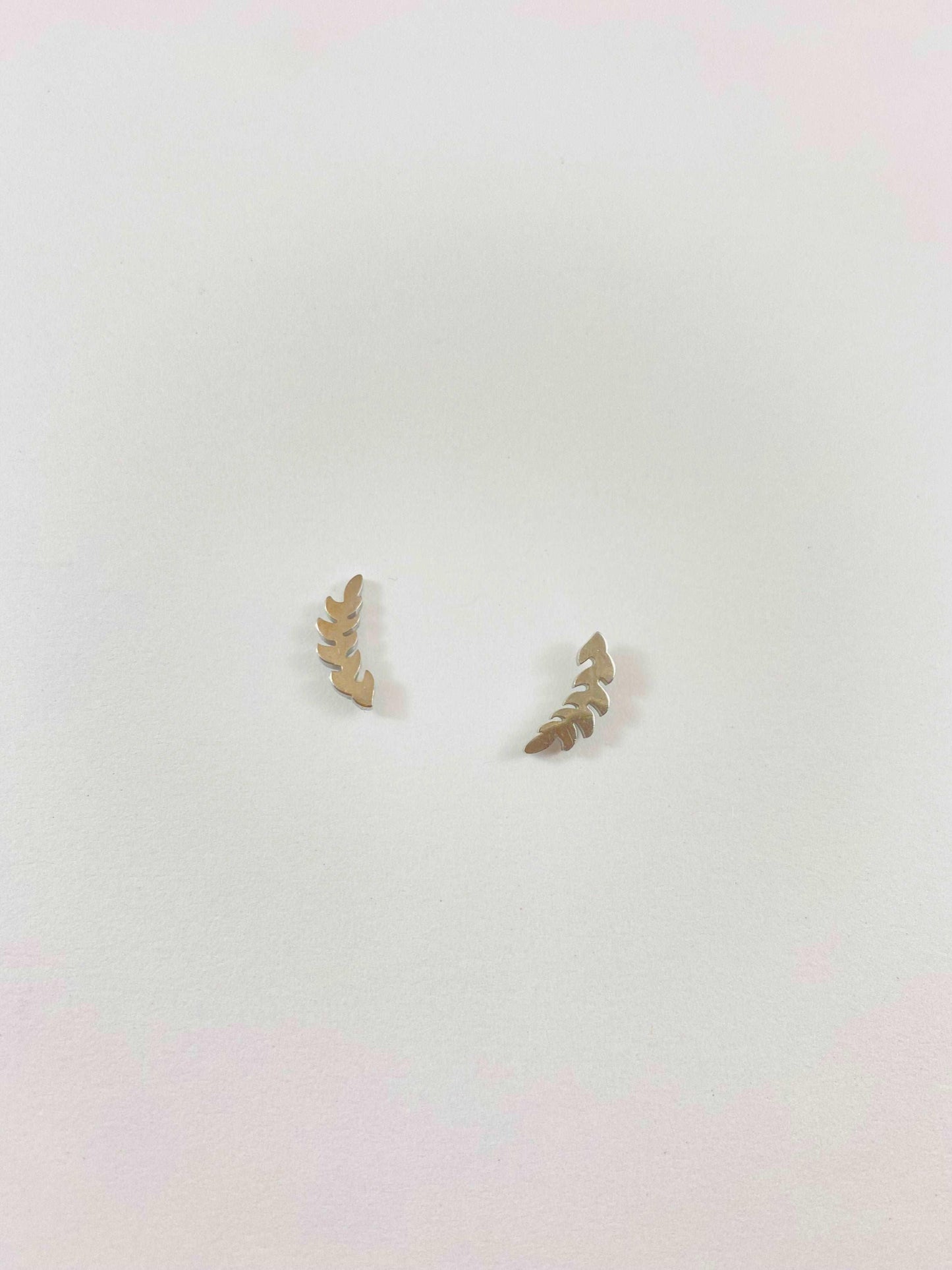 Boucles d'oreilles puces plume LOUMA - bijoux acier inoxydable