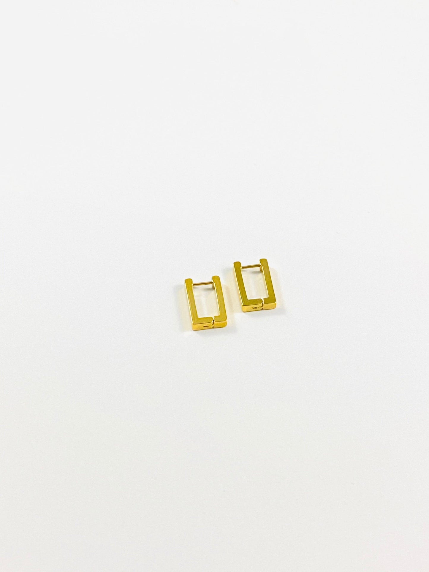 Boucles d'oreilles créoles TANIA dorées rectangulaires - bijoux acier inoxydable