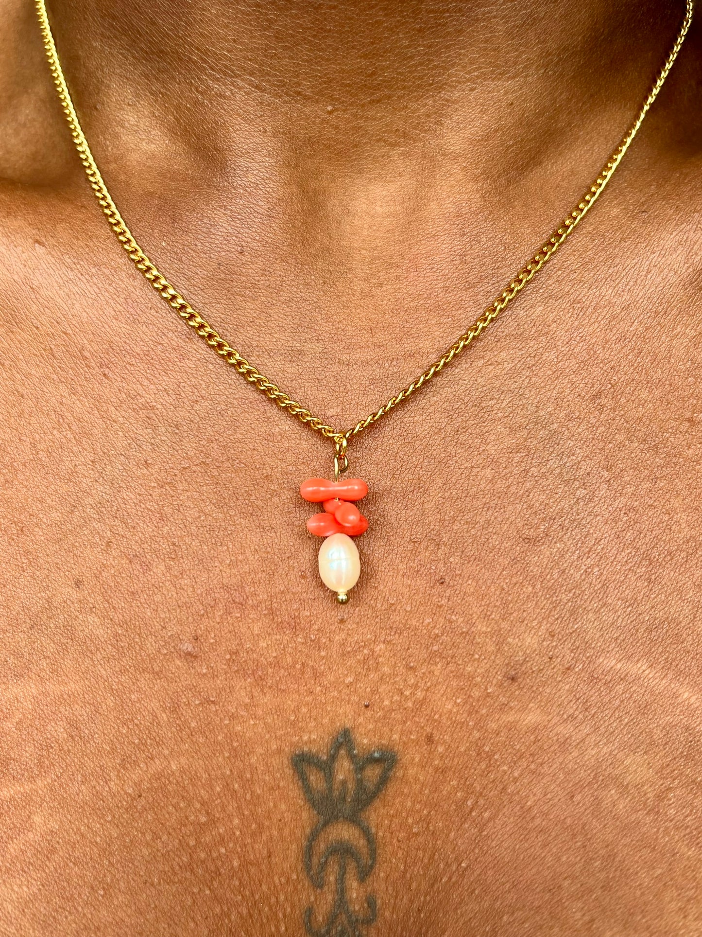 Collier médaille perles naturelles personnalisées - ADELLA