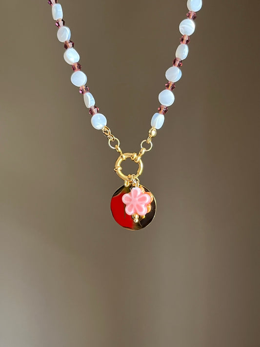Collier charms gravure personnalisable perles nacre doré