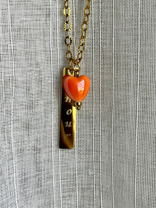 Collier pendentif gravé barre doré