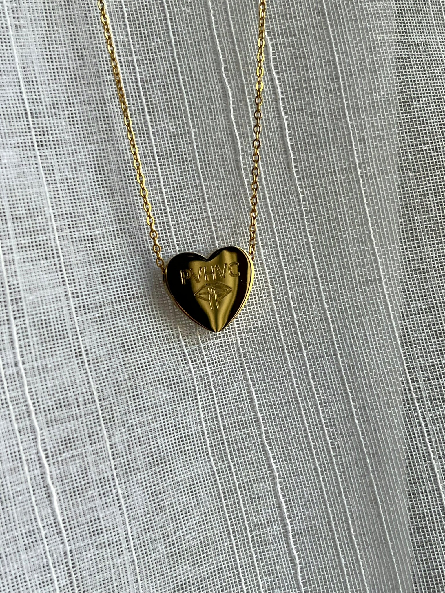 Collier coeur pendentif gravé coulissant doré