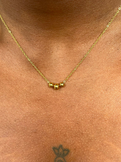 Collier fin avec 3 perles bille en acier inoxydable porté - HARVEST