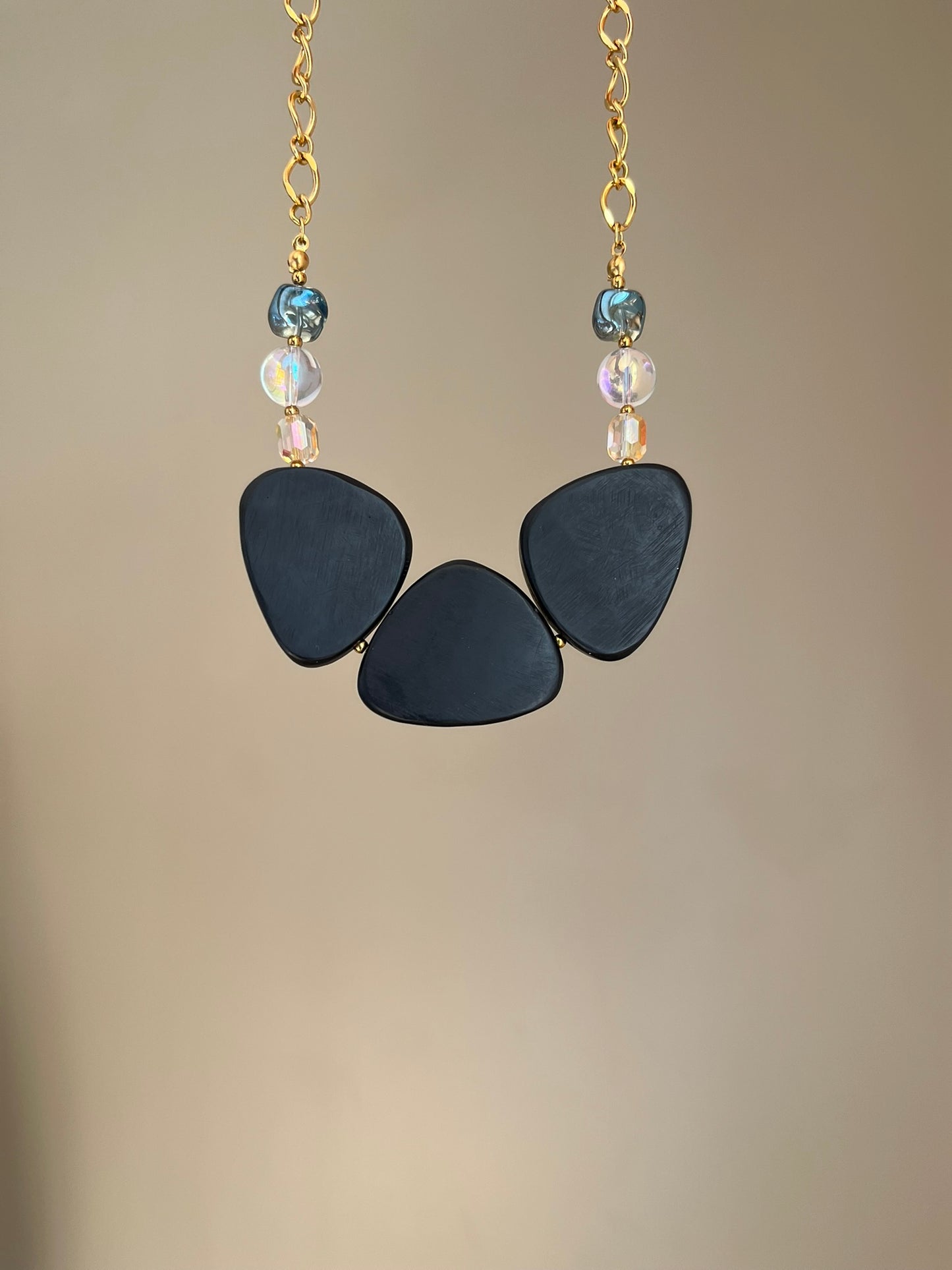 Collier perles galets et perles en verre, chaine acier inoxydable Carbon - Chouette Merveille